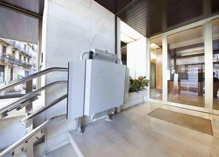 The Collection | Niza Apartment *